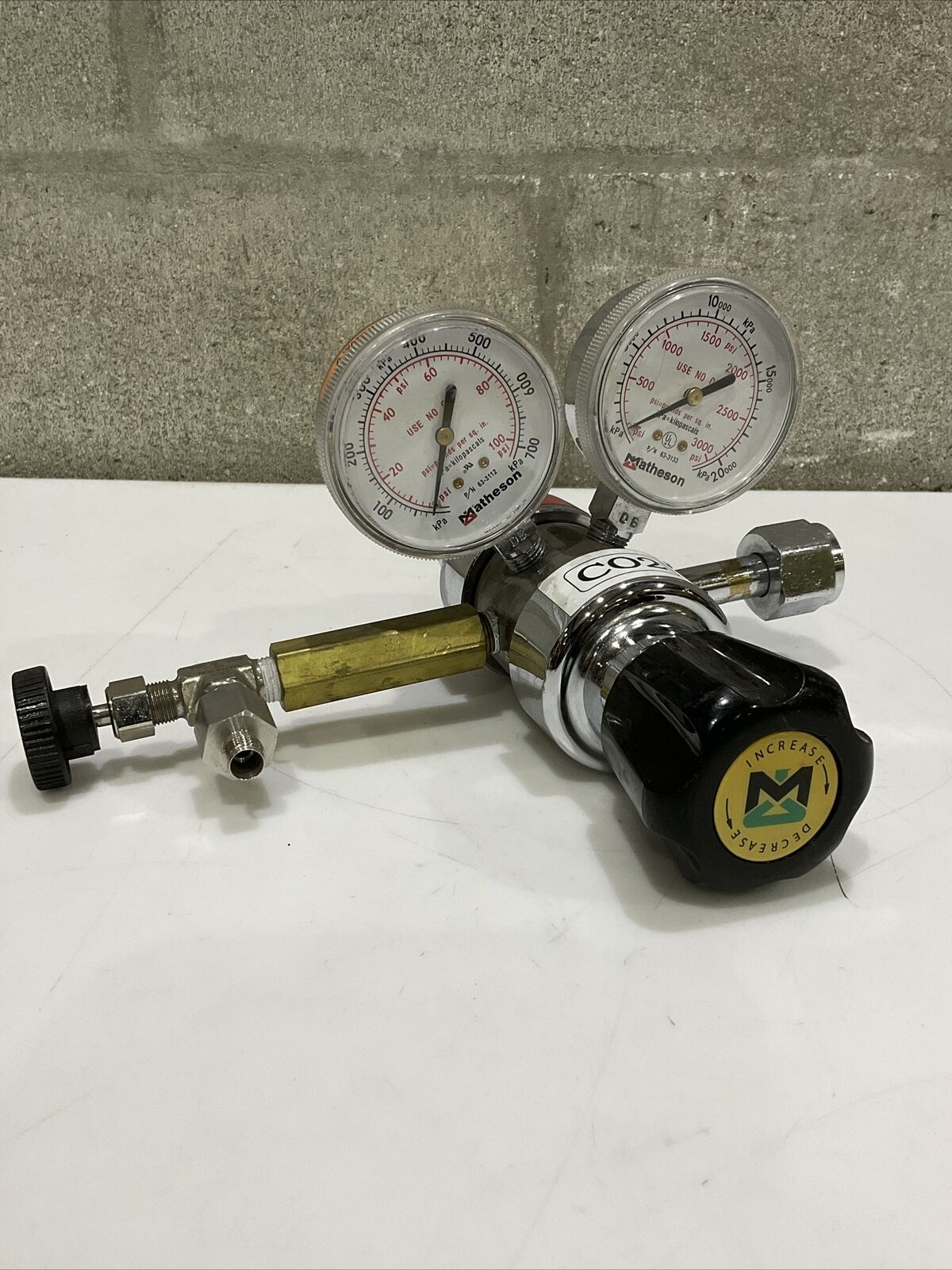MATHESON 81-BF-320 DUAL GAUGE REGULATOR 476