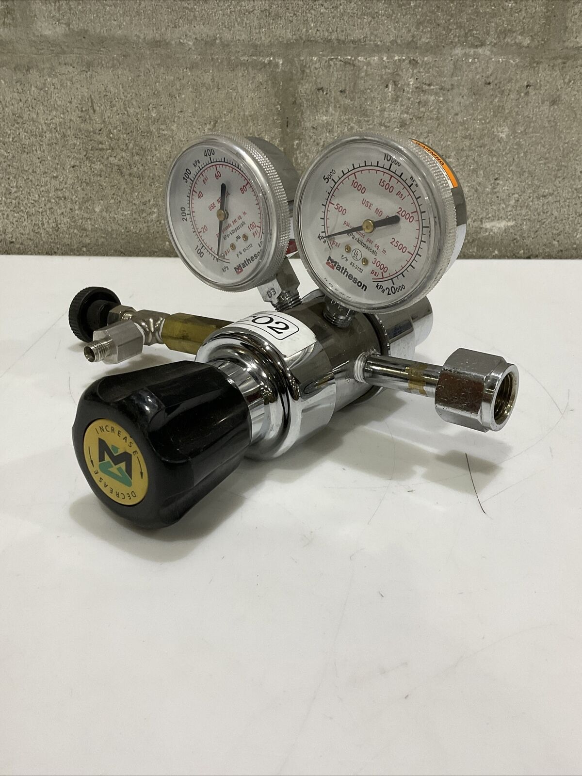 MATHESON 81-BF-320 DUAL GAUGE REGULATOR 476