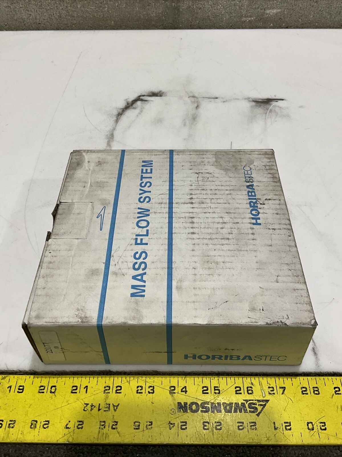 HORIBASTEC N2 10SLM SEC-Z524MGXN ELECTRICAL MASS FLOW CONTROLLER VALVE 476
