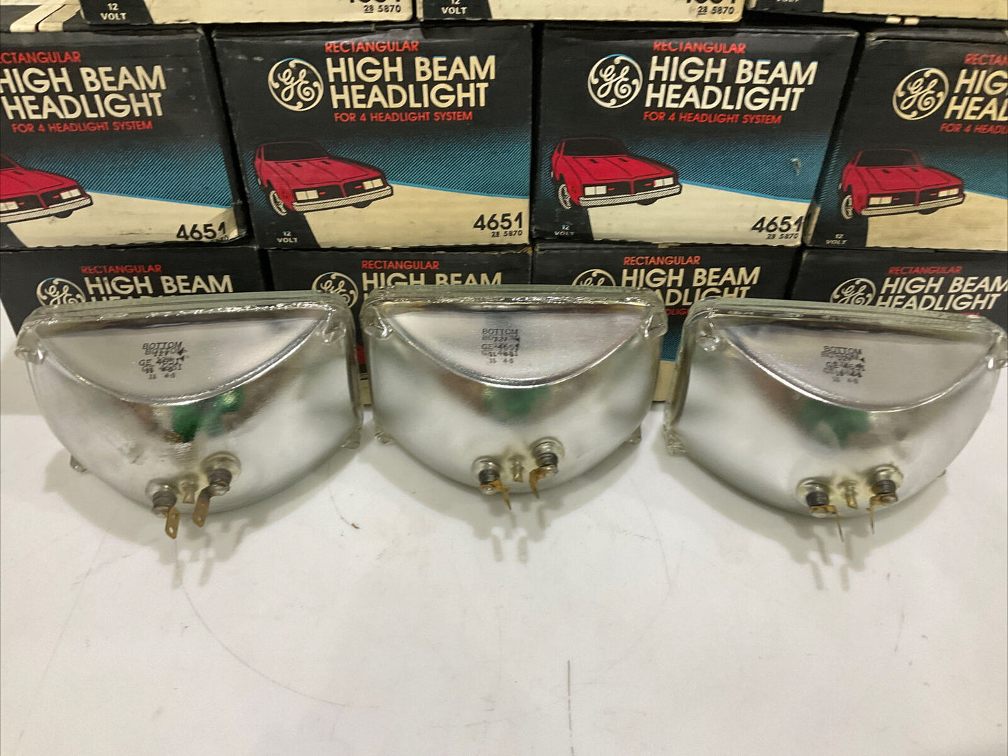 GE 4651 HIGH BEAM HEADLIGHT FOR 4 HEADLAMP SYSTEM LOT OF 11 476