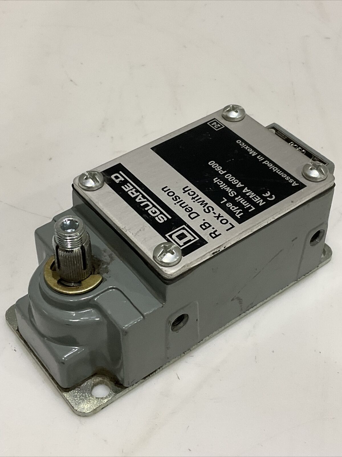 SQUARE D L100WS2M1 LOX-SWITCH LIMIT SWITCH TYPE L 479