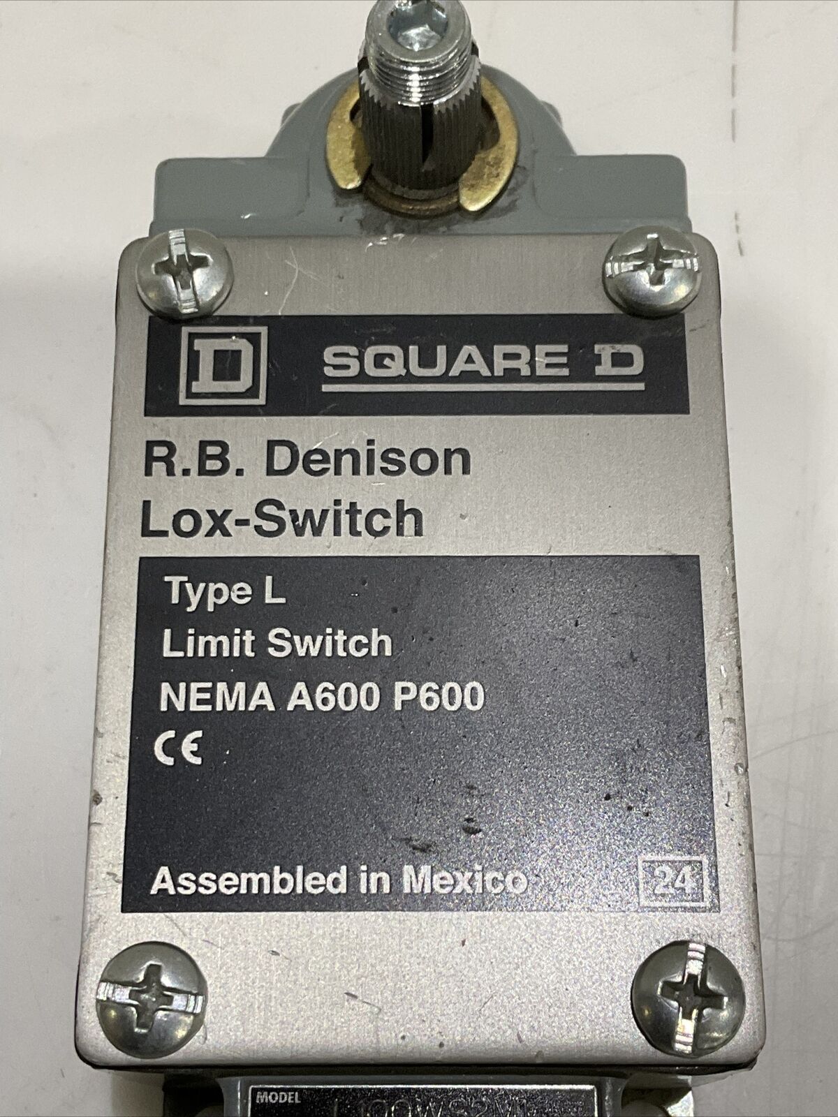 SQUARE D L100WS2M1 LOX-SWITCH LIMIT SWITCH TYPE L 479