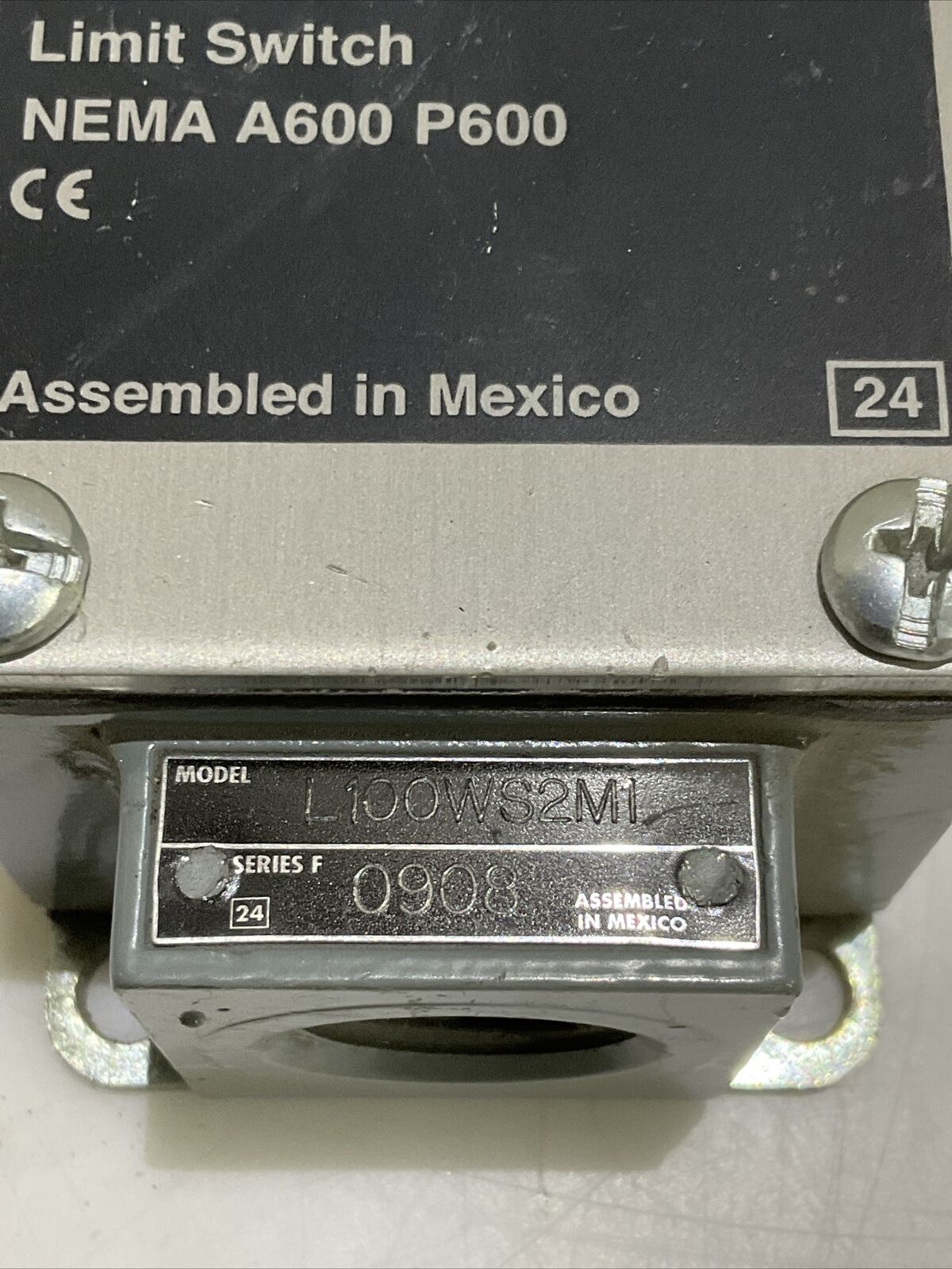 SQUARE D L100WS2M1 LOX-SWITCH LIMIT SWITCH TYPE L 479
