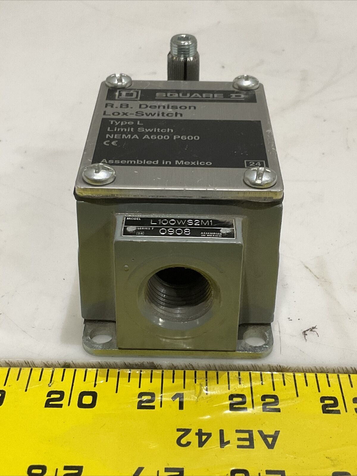 SQUARE D L100WS2M1 LOX-SWITCH LIMIT SWITCH TYPE L 479