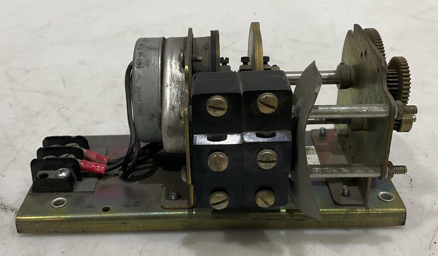 EAGLE SIGNAL CONTROLS MP2A619 TIMER 120V/60HZ 476