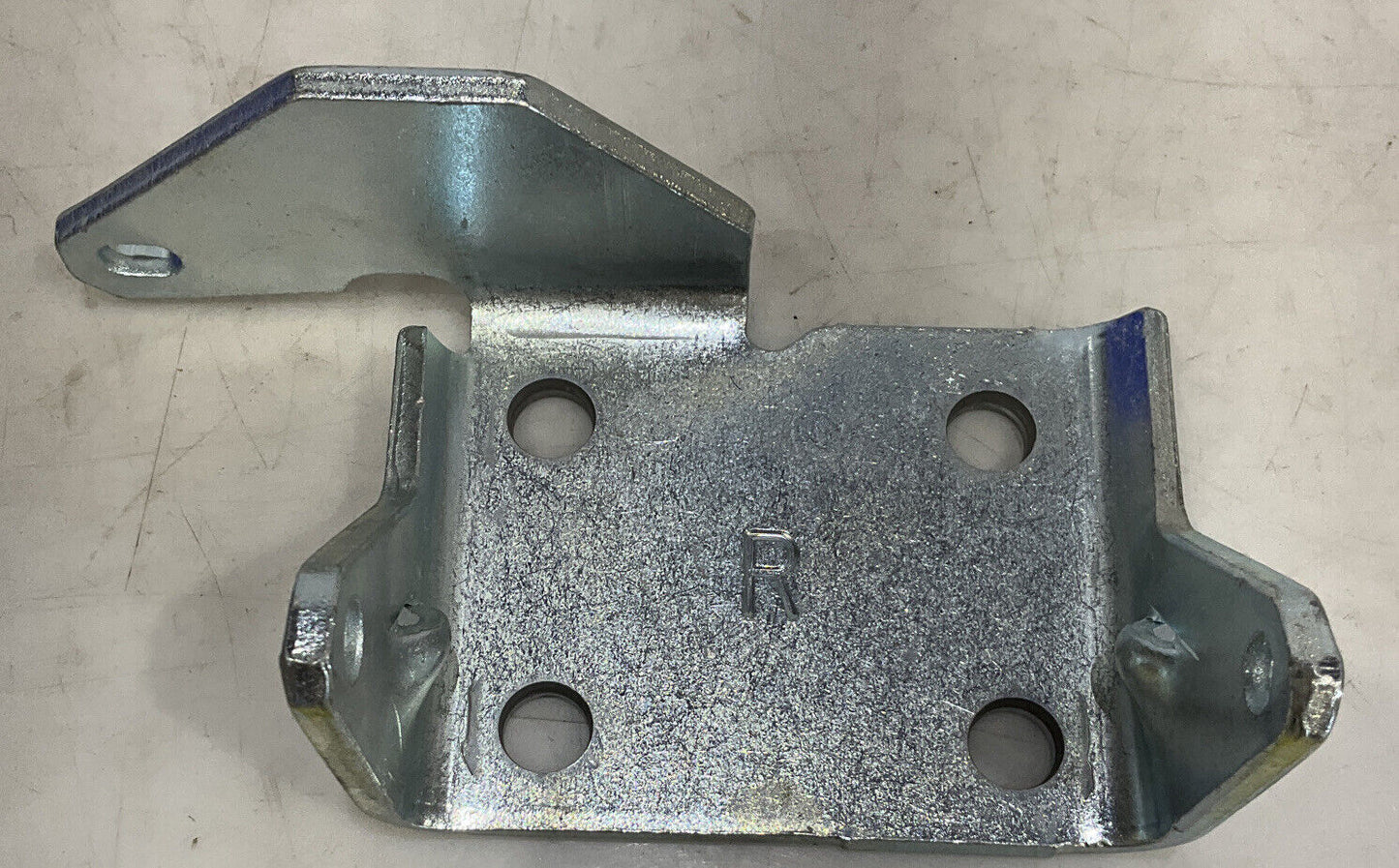 GENERAL MOTORS 12475676 FRONT DOOR HINGE REPLACEMENT RH 476