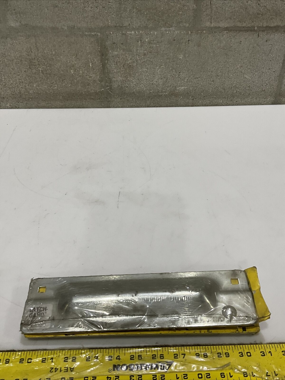 LATCH GUARD D229665 INDUSTRIAL COMMERCIAL DOOR LATCH LOT OF 2 476