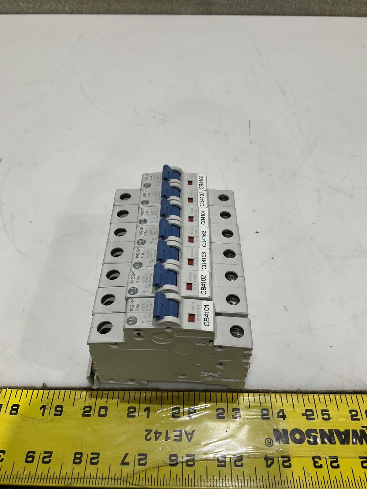 ALLEN BRADLEY 1492-SPM1C020 MINITURE CIRCUIT BREAKER 1492-A1B8 LOT OF 7 CDM