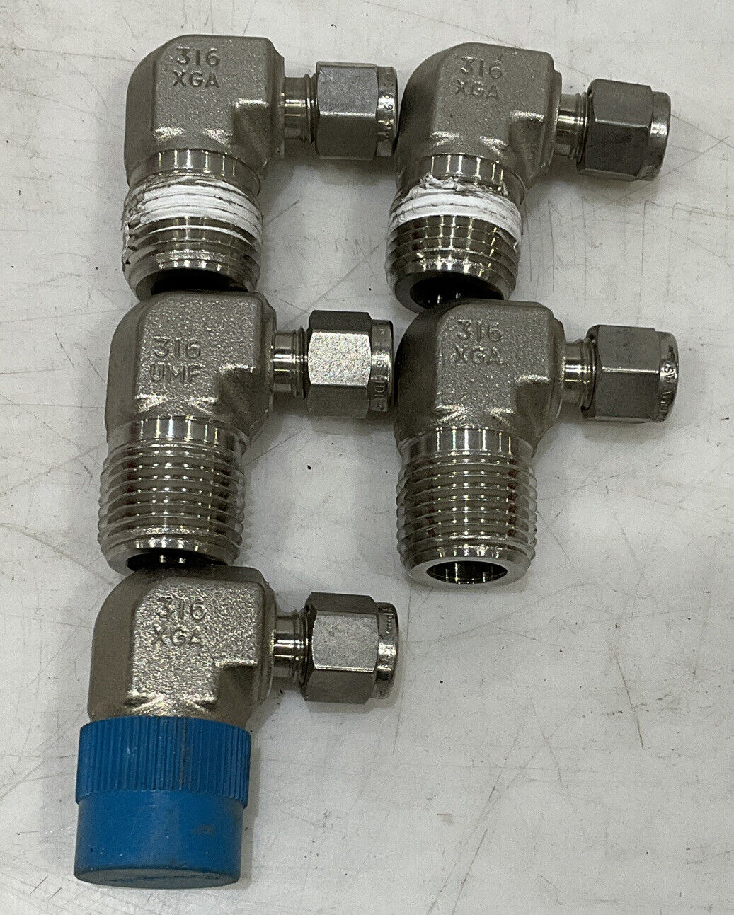 SWAGELOK SS-400-2-8 MALE ELBOW LOT OF 5 476