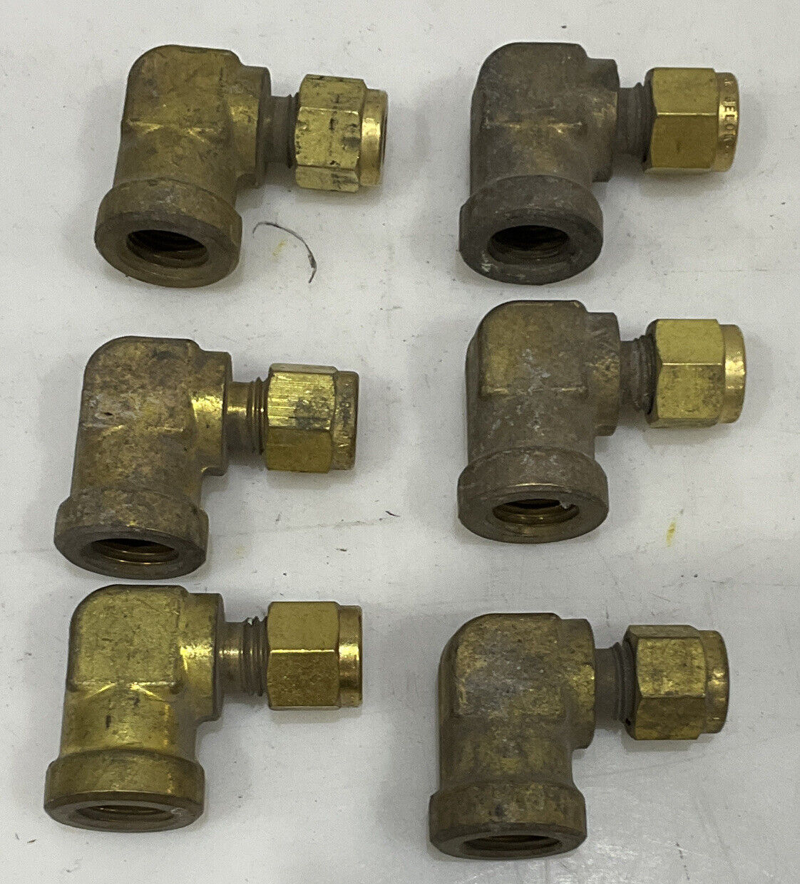 SWAGELOK B-400-8-6 FEMALE ELBOW LOT OF 6 476