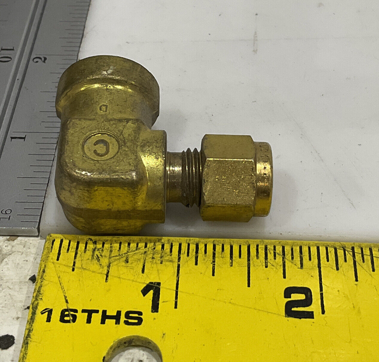 SWAGELOK B-400-8-6 FEMALE ELBOW LOT OF 6 476