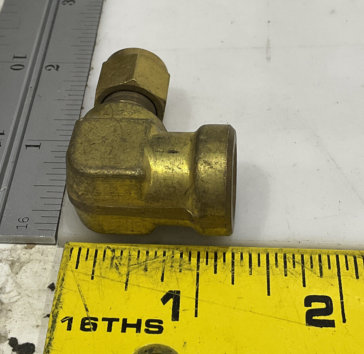 SWAGELOK B-400-8-6 FEMALE ELBOW LOT OF 6 476