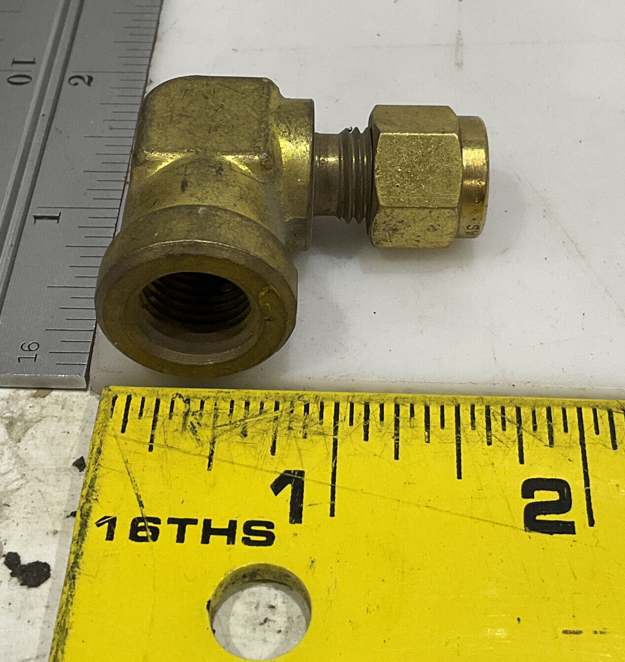 SWAGELOK B-400-8-6 FEMALE ELBOW LOT OF 6 476