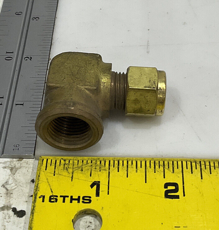 SWAGELOK B-600-8-8 FEMALE ELBOW LOT OF 6 476