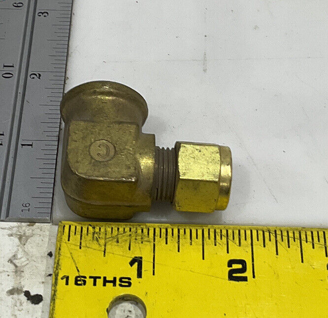 SWAGELOK B-600-8-8 FEMALE ELBOW LOT OF 6 476