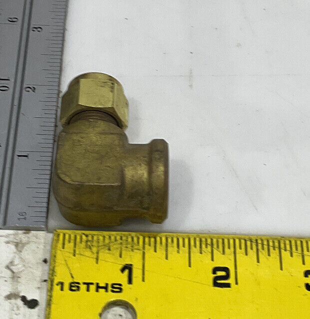 SWAGELOK B-600-8-8 FEMALE ELBOW LOT OF 6 476
