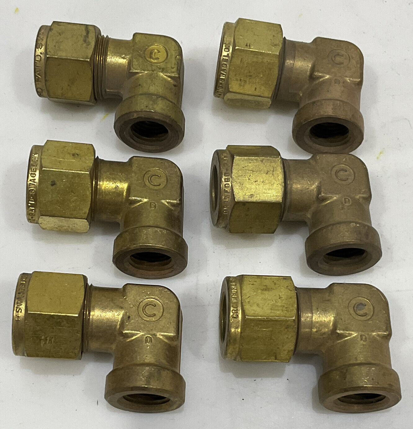 SWAGELOK B-810-8-6 FEMALE ELBOW LOT OF 6 476