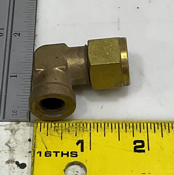 SWAGELOK B-810-8-6 FEMALE ELBOW LOT OF 6 476