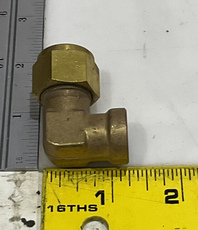SWAGELOK B-810-8-6 FEMALE ELBOW LOT OF 6 476