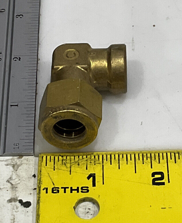 SWAGELOK B-810-8-6 FEMALE ELBOW LOT OF 6 476