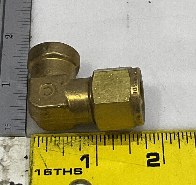 SWAGELOK B-810-8-6 FEMALE ELBOW LOT OF 6 476