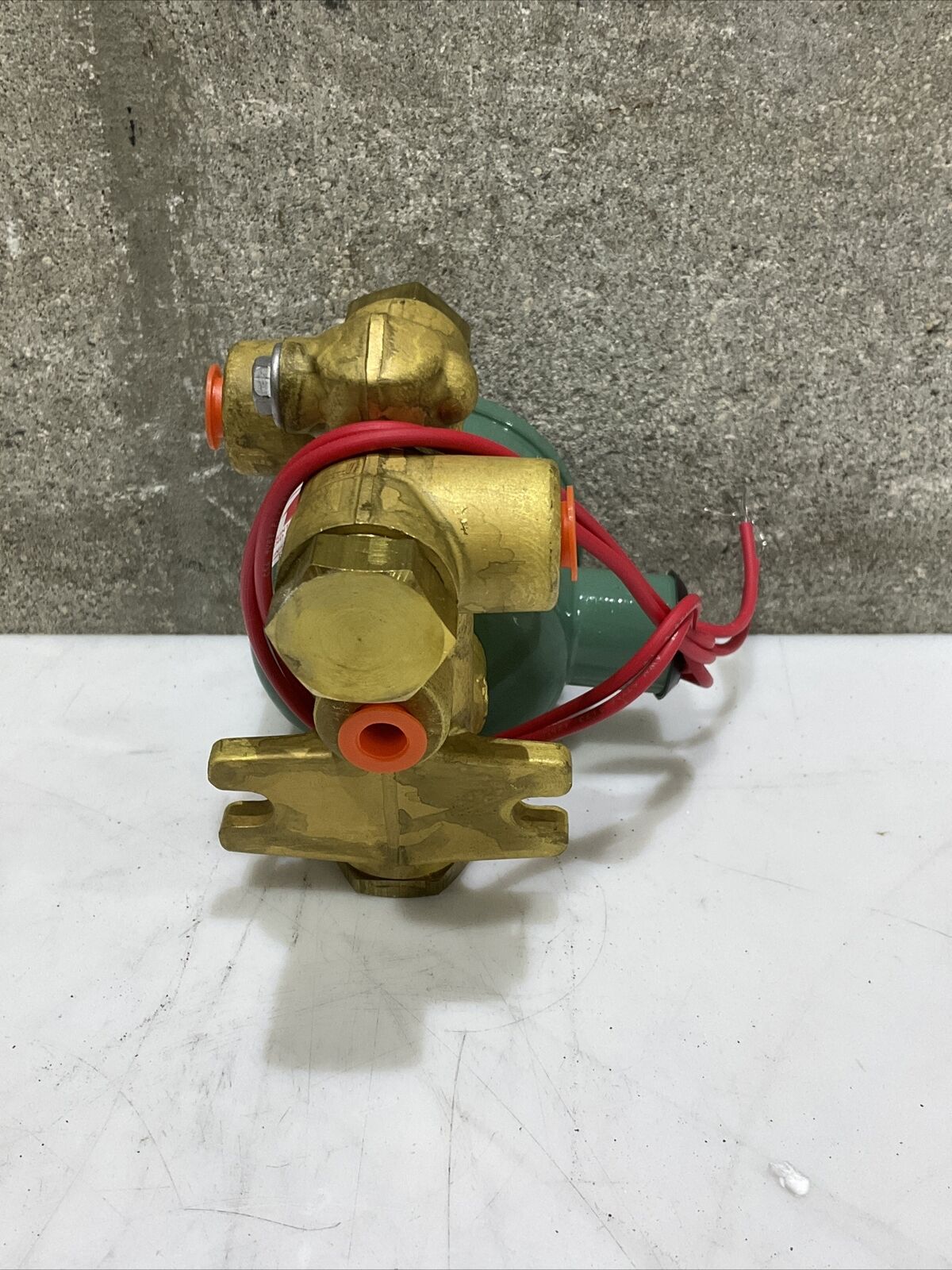 ASCO EF8300D55F SOLENOID VALVE 3-WAY 1/8 373