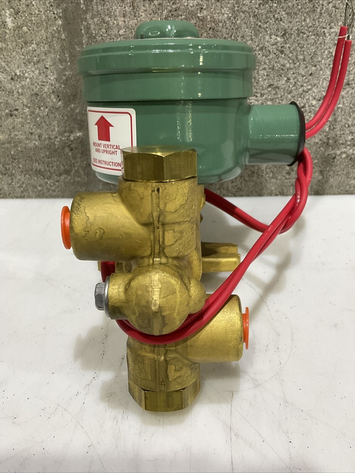 ASCO EF8300D55F SOLENOID VALVE 3-WAY 1/8 373