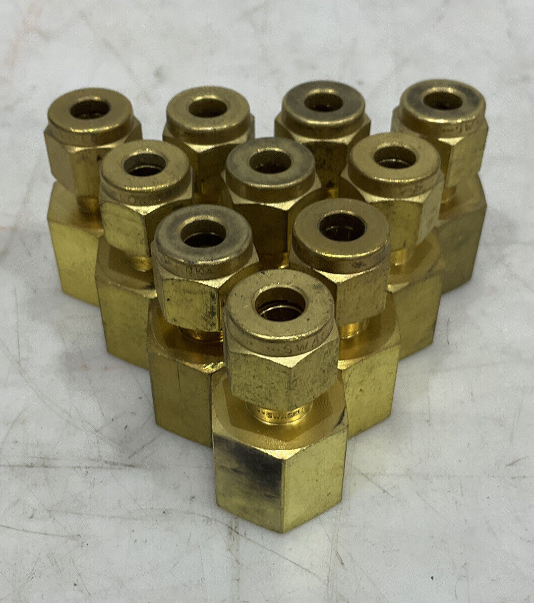 SWAGELOK B-4-RA-2 FEMALE CONNECTOR LOT OF 10 476