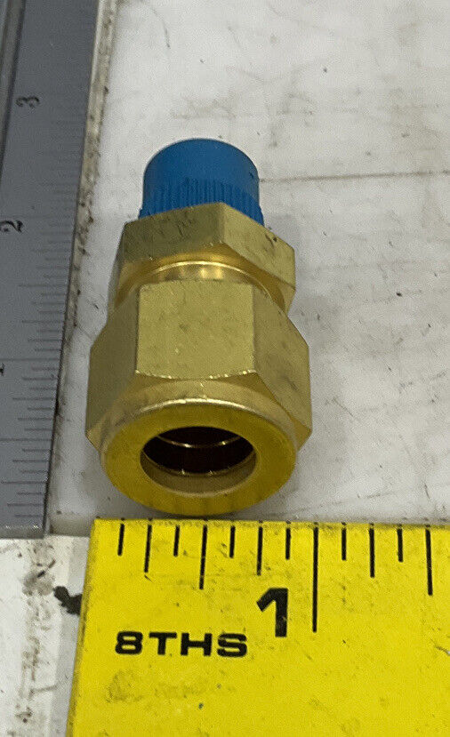 SWAGELOK B-810-1-4 MALE CONNECTOR LOT OF 5 476