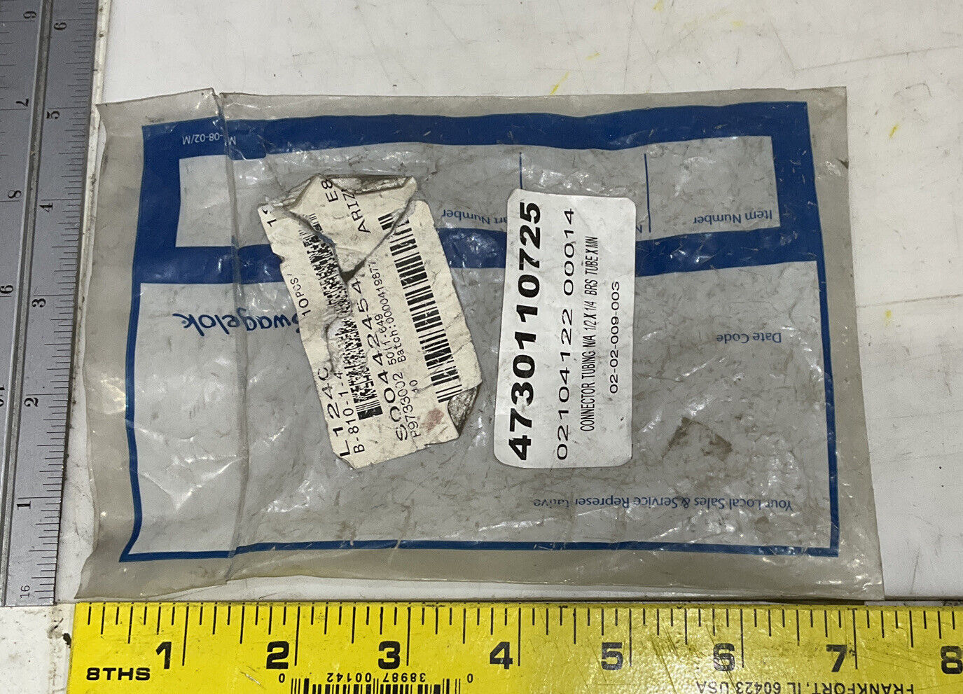 SWAGELOK B-810-1-4 MALE CONNECTOR LOT OF 5 476