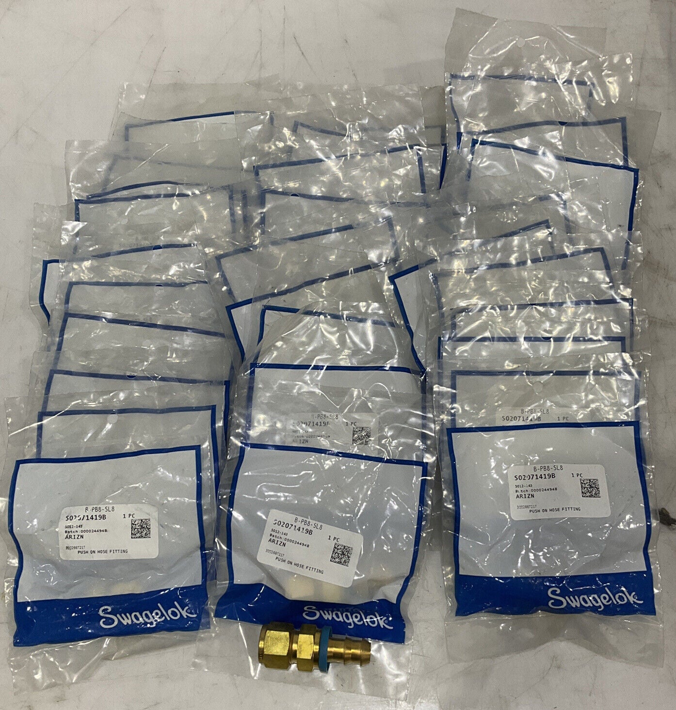SWAGELOK B-PB8-SL8 PUSH ON HOSE FITTING LOT OF 30 476