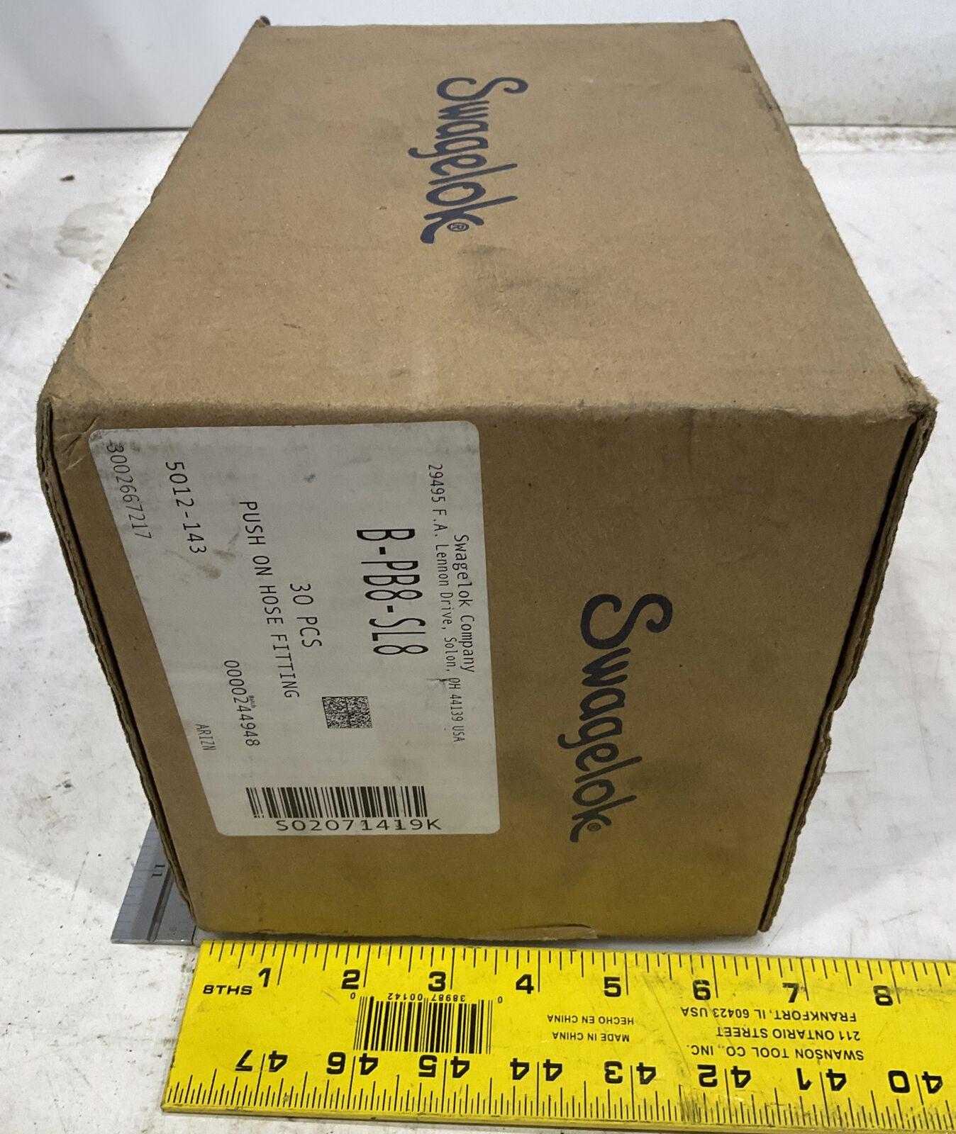 SWAGELOK B-PB8-SL8 PUSH ON HOSE FITTING LOT OF 30 476