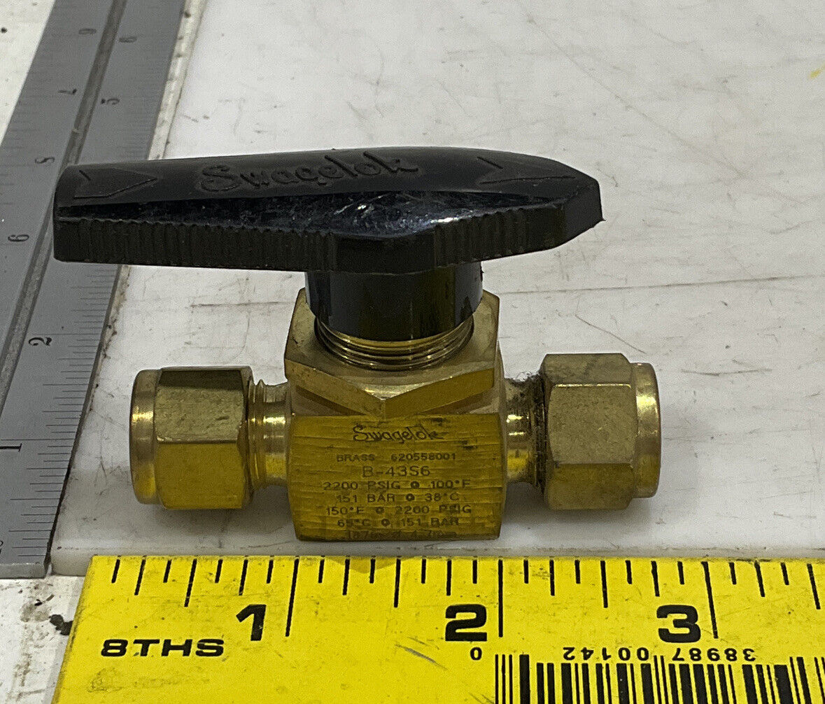 SWAGELOK B-43S6 BALL VALVE 476