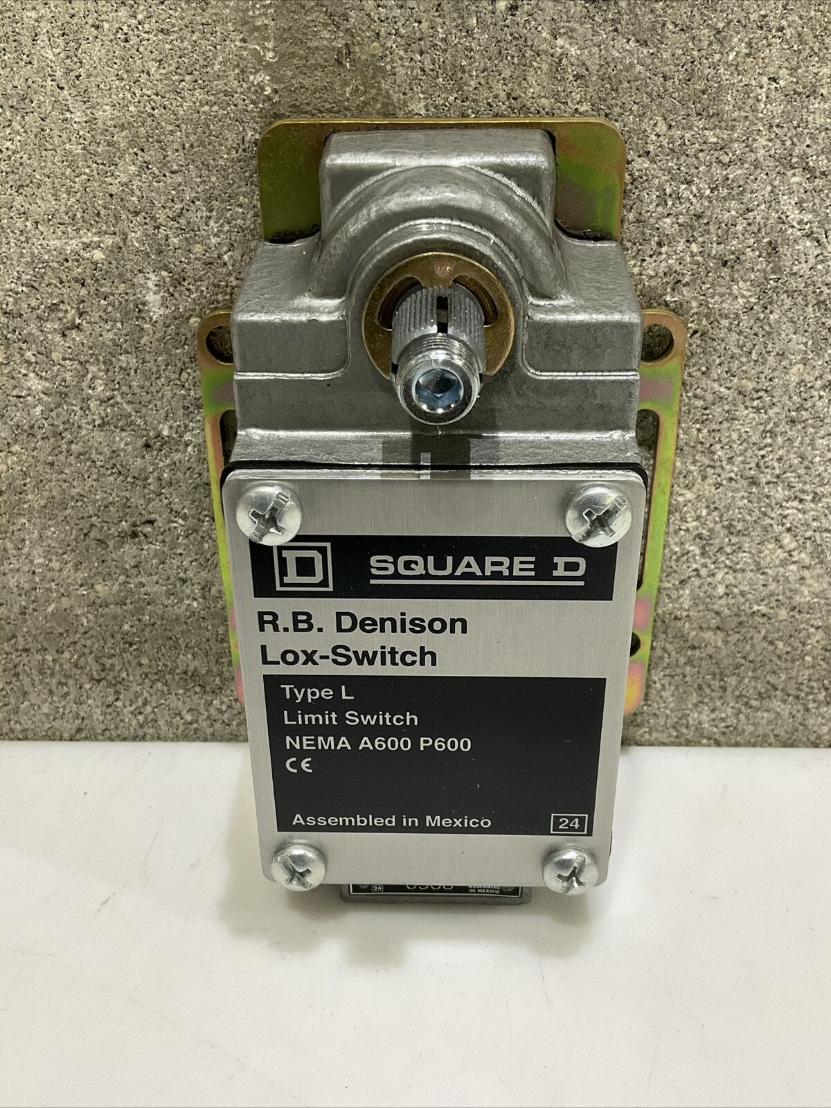 SQUARE D L100WTL1M13 LIMIT SWITCH 600V 373