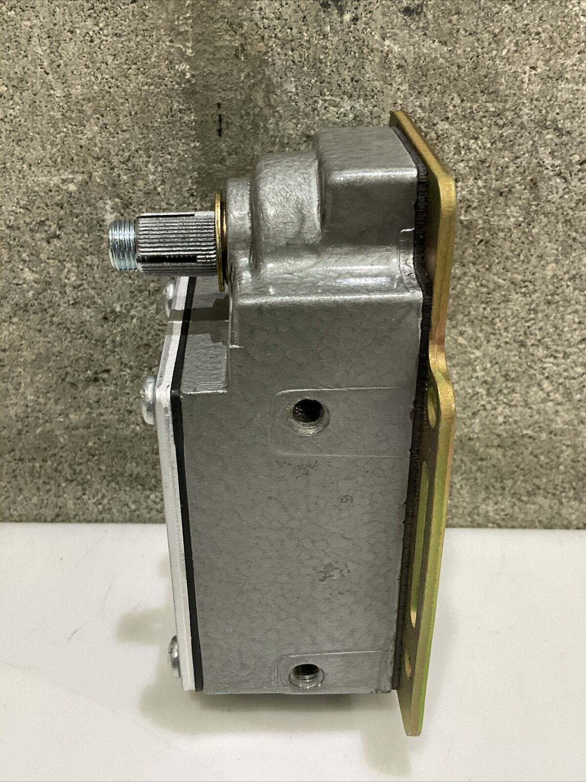 SQUARE D L100WTL1M13 LIMIT SWITCH 600V 373
