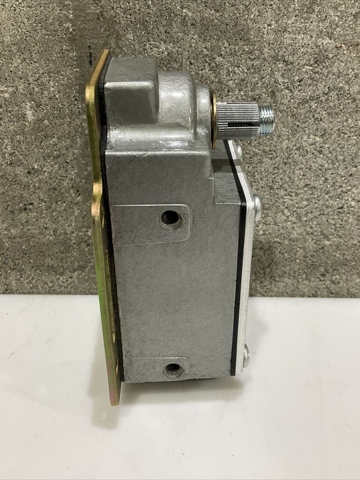 SQUARE D L100WTL1M13 LIMIT SWITCH 600V 373