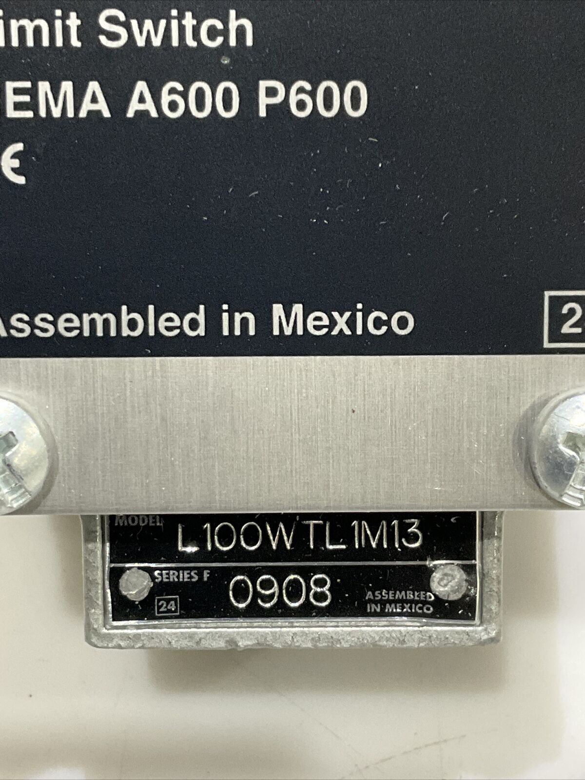 SQUARE D L100WTL1M13 LIMIT SWITCH 600V 373