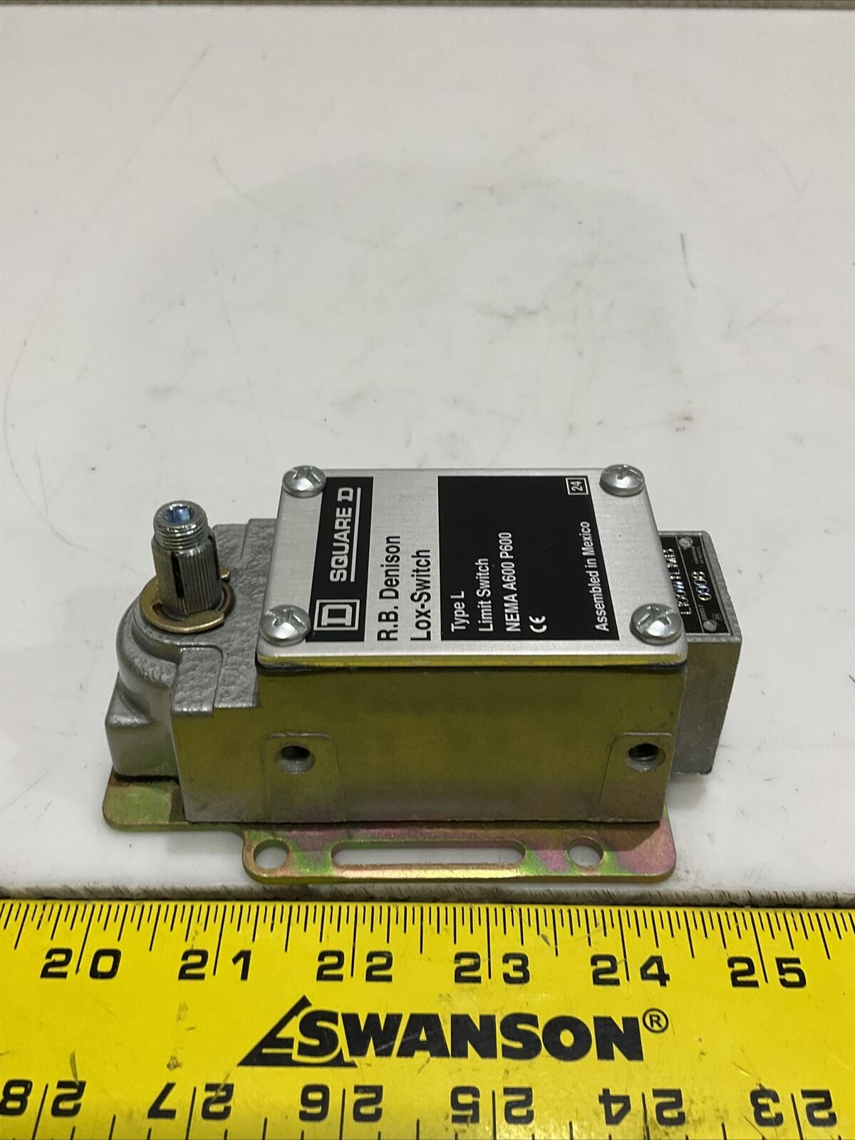 SQUARE D L100WTL1M13 LIMIT SWITCH 600V 373
