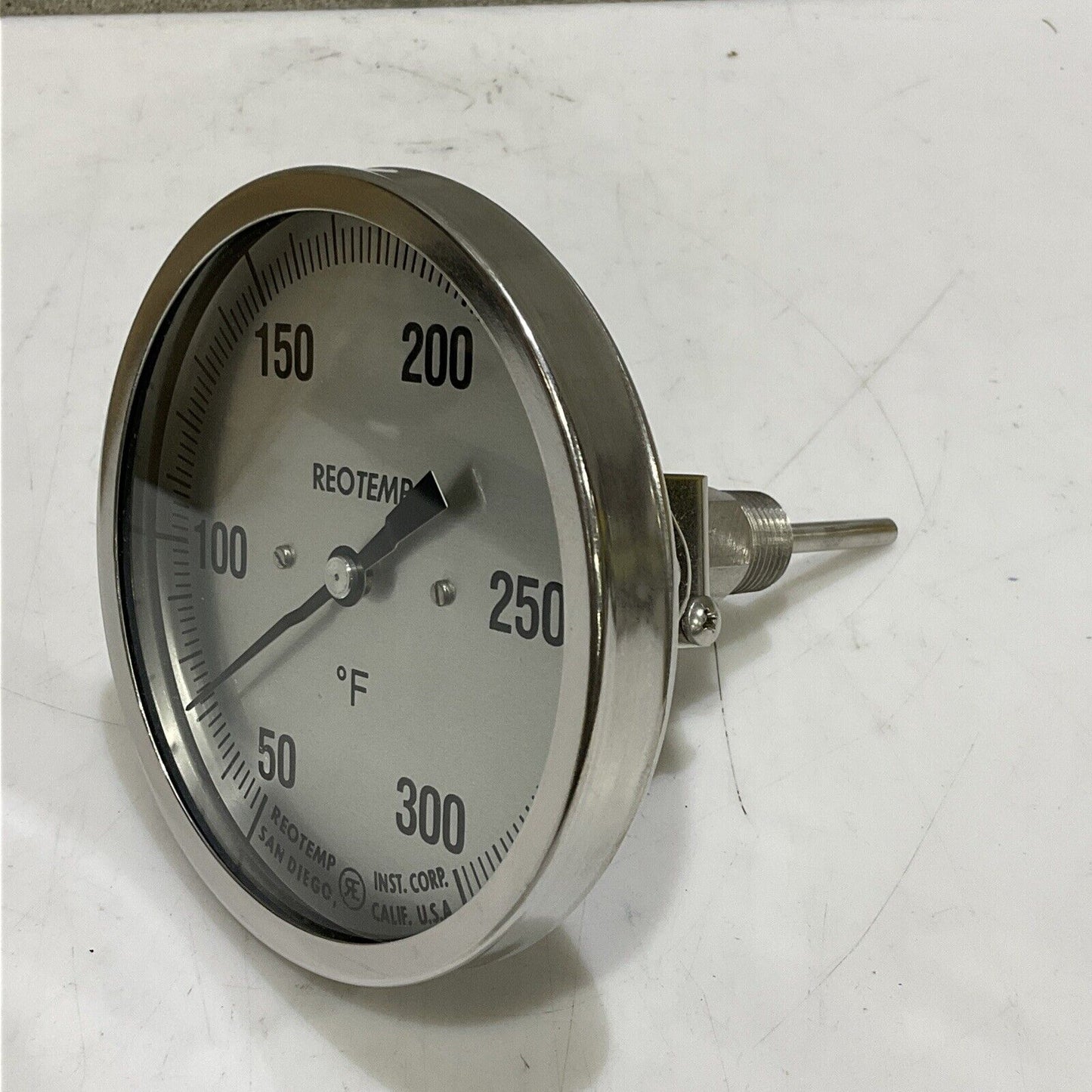 REOTEMP J BIMETAL THERMOMETER 2.5” STEM 5” ADJ RESET 50-300 F 1/2” NPT 373