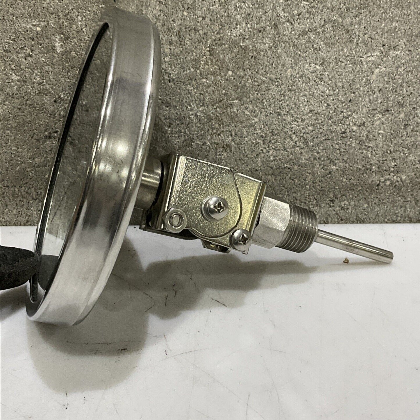 REOTEMP J BIMETAL THERMOMETER 2.5” STEM 5” ADJ RESET 50-300 F 1/2” NPT 373