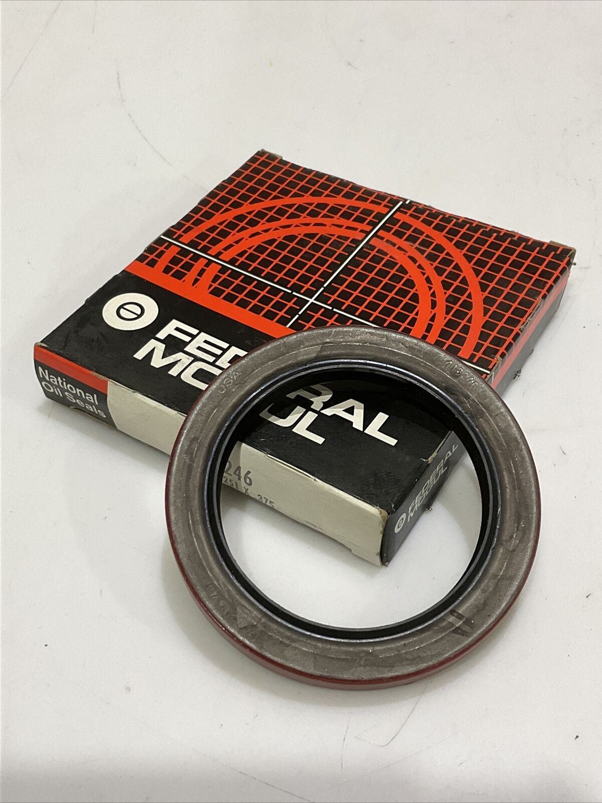 FEDERAL MOGUL 413246 OIL SEAL 2.375 X 3.251 X .375 LOT OF 4 373