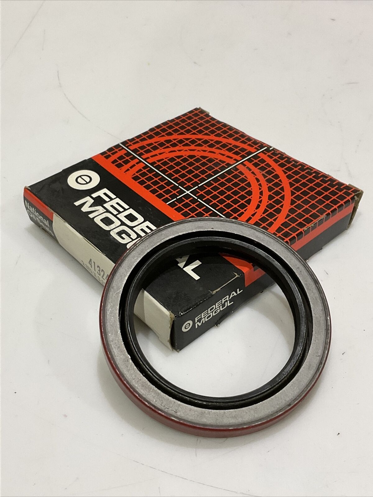 FEDERAL MOGUL 413246 OIL SEAL 2.375 X 3.251 X .375 LOT OF 4 373