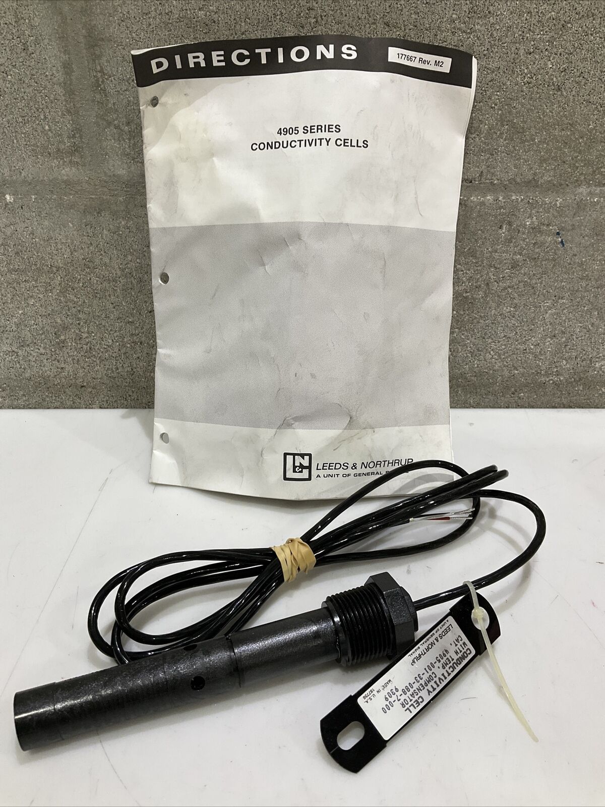 LEEDS & NORTHRUP 4905-001-33-008-7-000 CONDUCTIVITY CELL W/ TEMP COMPENSATOR 373