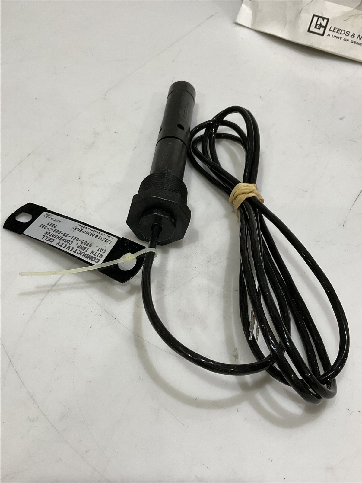 LEEDS & NORTHRUP 4905-001-33-008-7-000 CONDUCTIVITY CELL W/ TEMP COMPENSATOR 373
