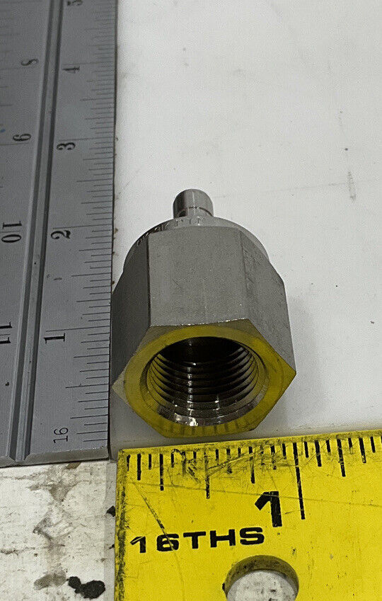SWAGELOK SS-2-TA-7-8 FEMALE ADAPTER LOT OF 8 476