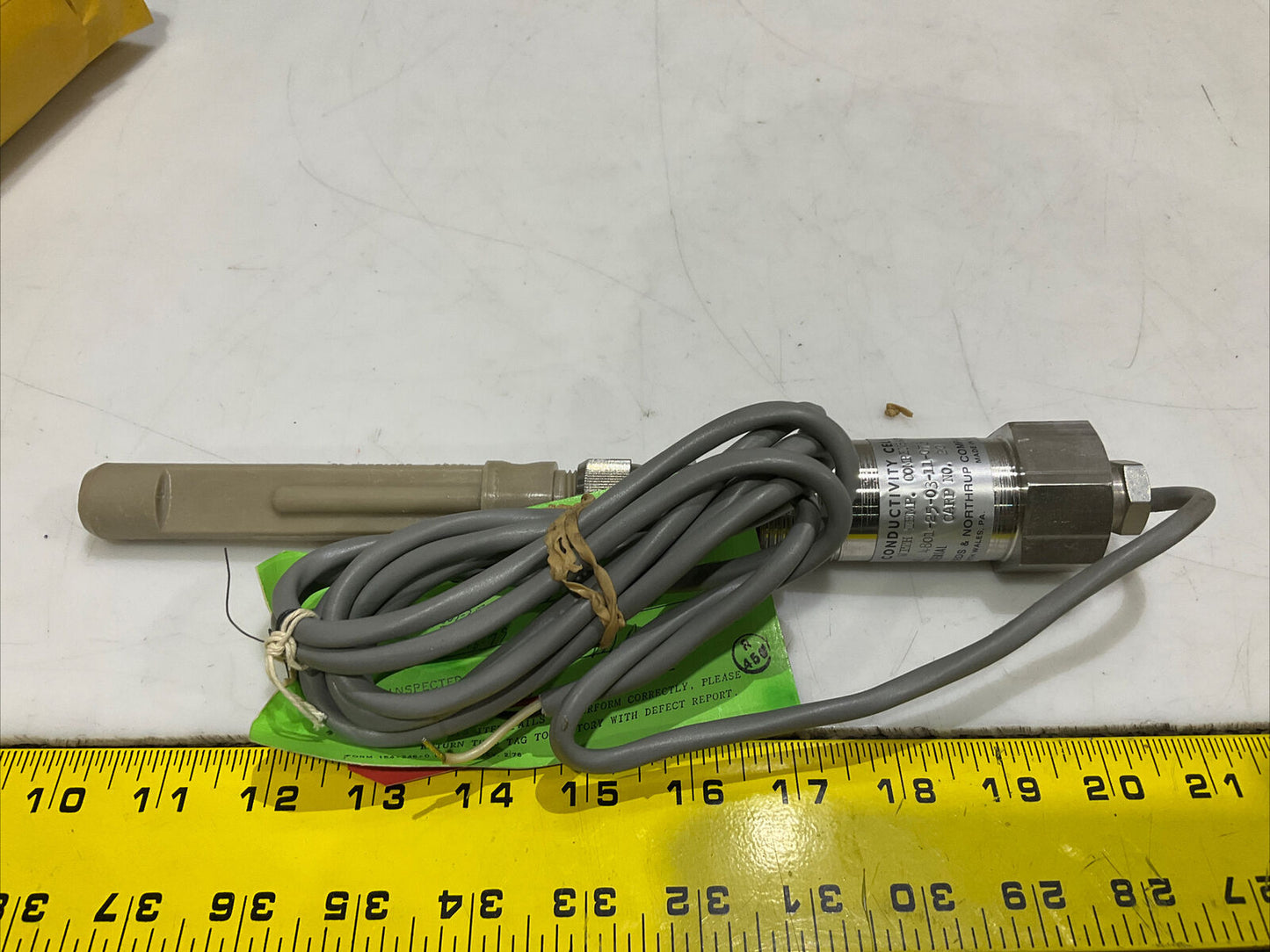 LEEDS & NORTHRUP 4801-25-11-073 CONDUCTIVITY CELL WITH TEMP COMPENSATOR 373