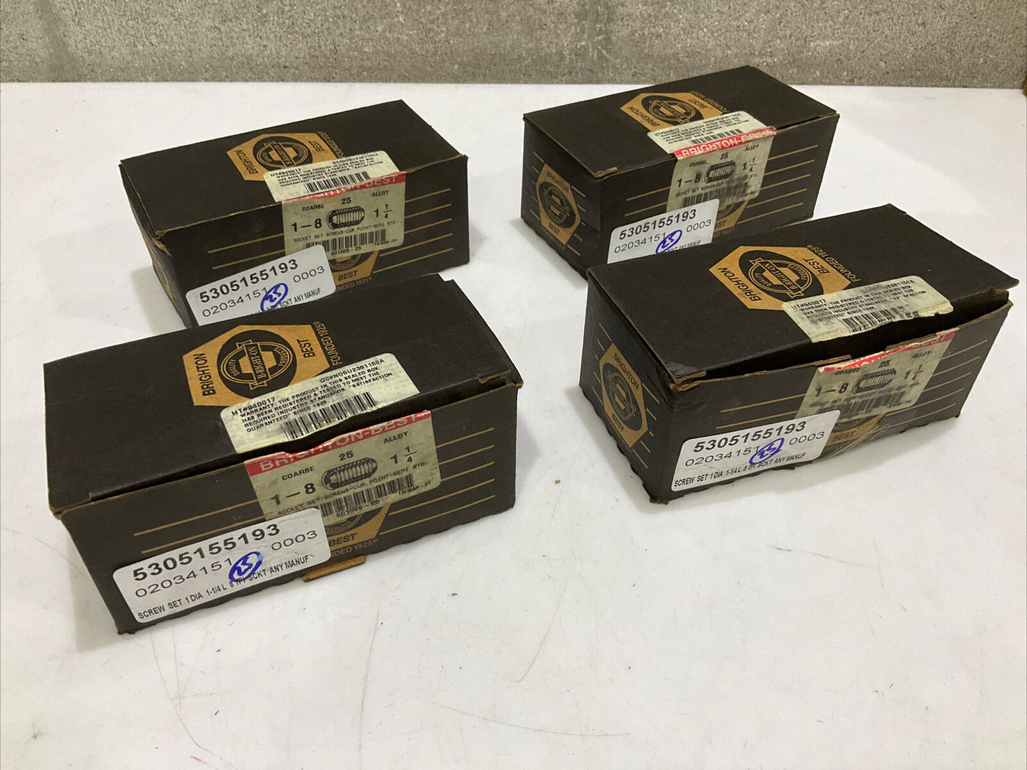 BRIGHTON 1-8 8 TPI 1” X 1.25” SOCKET SCREW SET ALLOY LOT OF 100 373