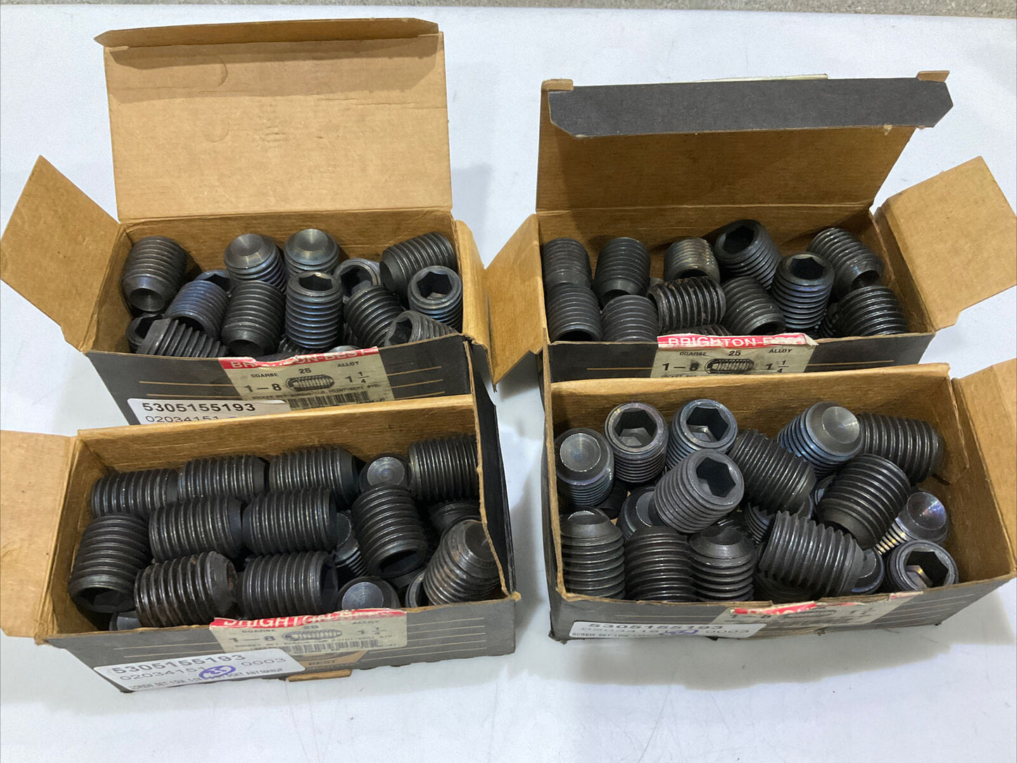 BRIGHTON 1-8 8 TPI 1” X 1.25” SOCKET SCREW SET ALLOY LOT OF 100 373