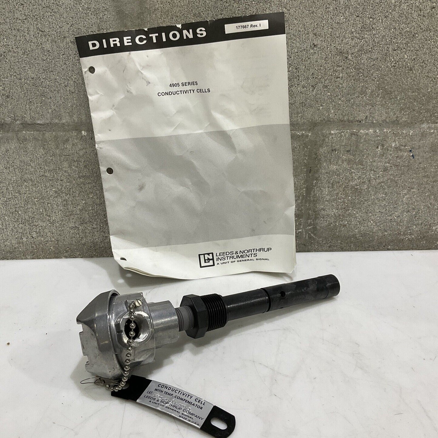 LEEDS & NORTHRUP 4905-01-44-009-1 CONDUCTIVITY CELL W/ TEMP COMPENSATOR 4905 373