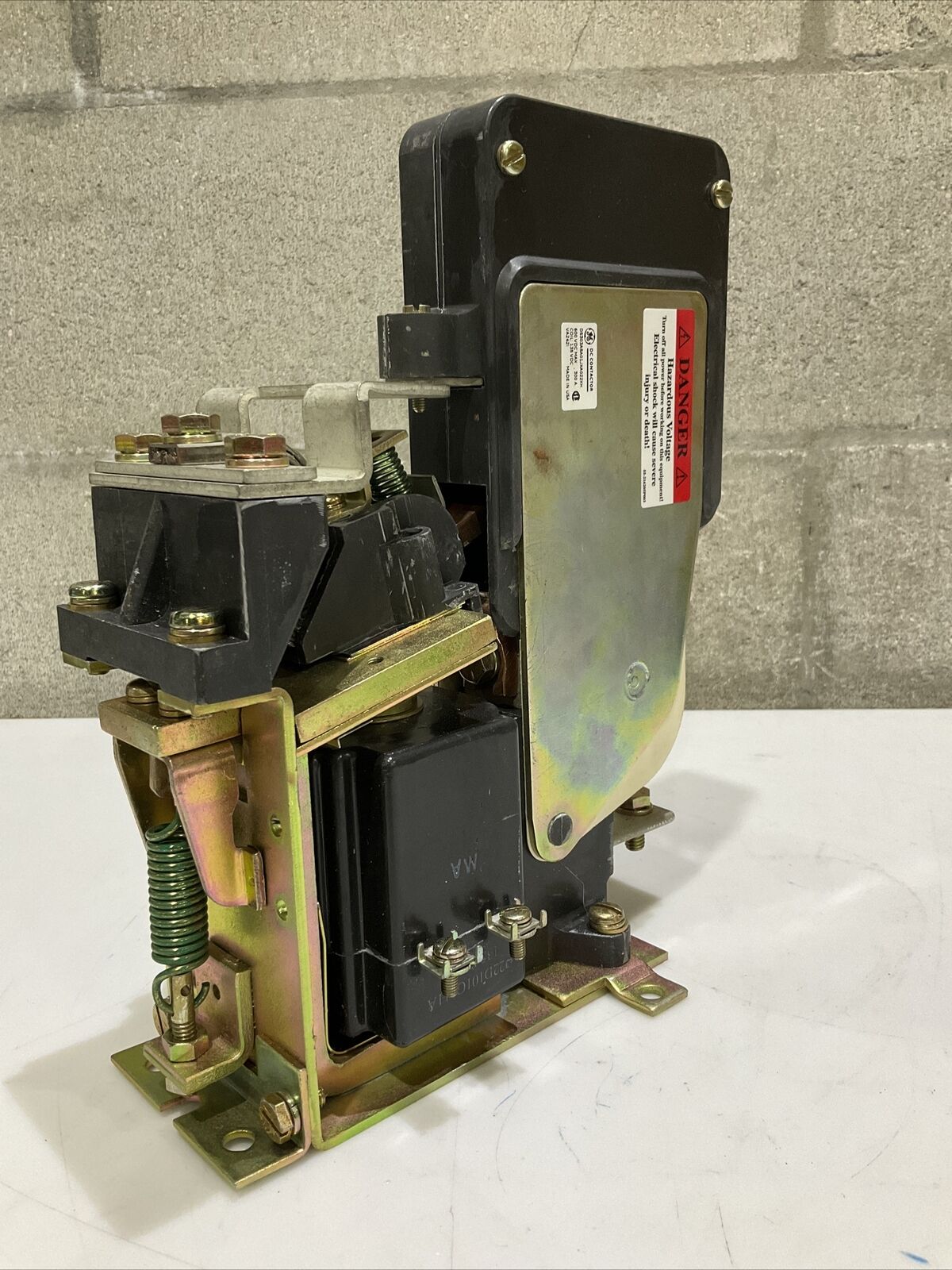 GE DS303A 01JXA022XH DC CONTACTOR 600 VDC 300 A 373
